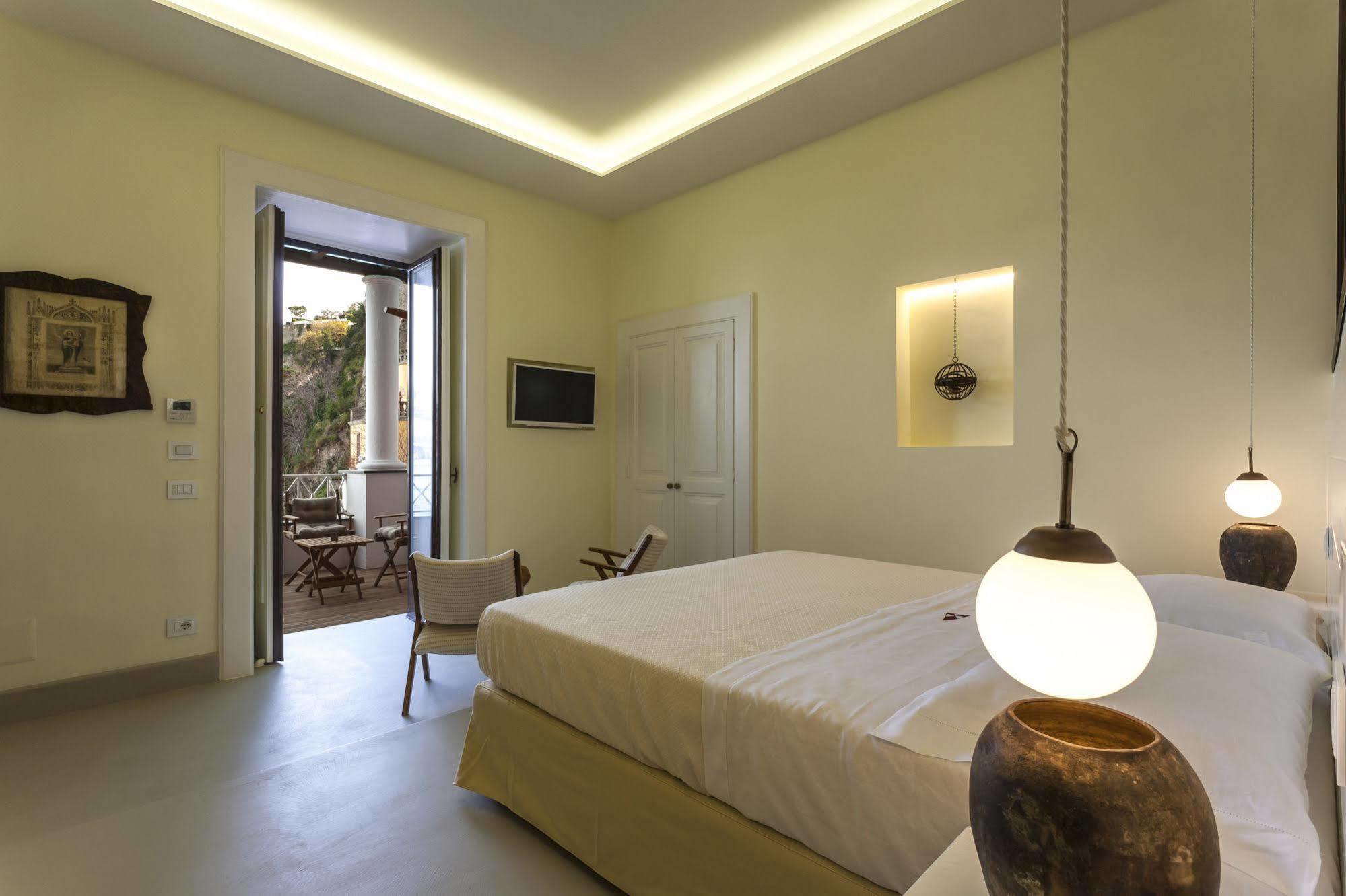 Yacht Club Capo Cervo Suites B&B Sorrento Exterior photo