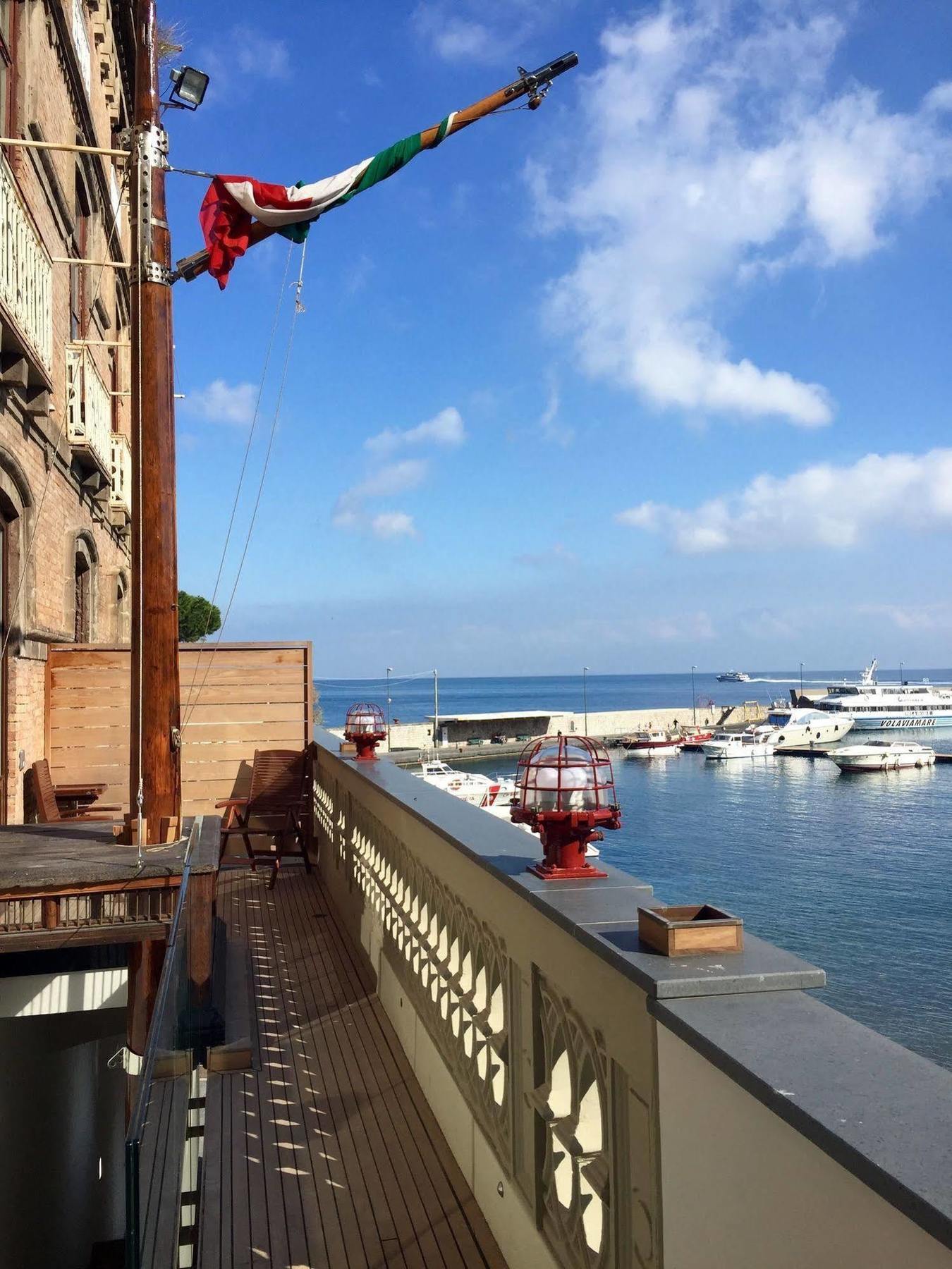 Yacht Club Capo Cervo Suites B&B Sorrento Exterior photo