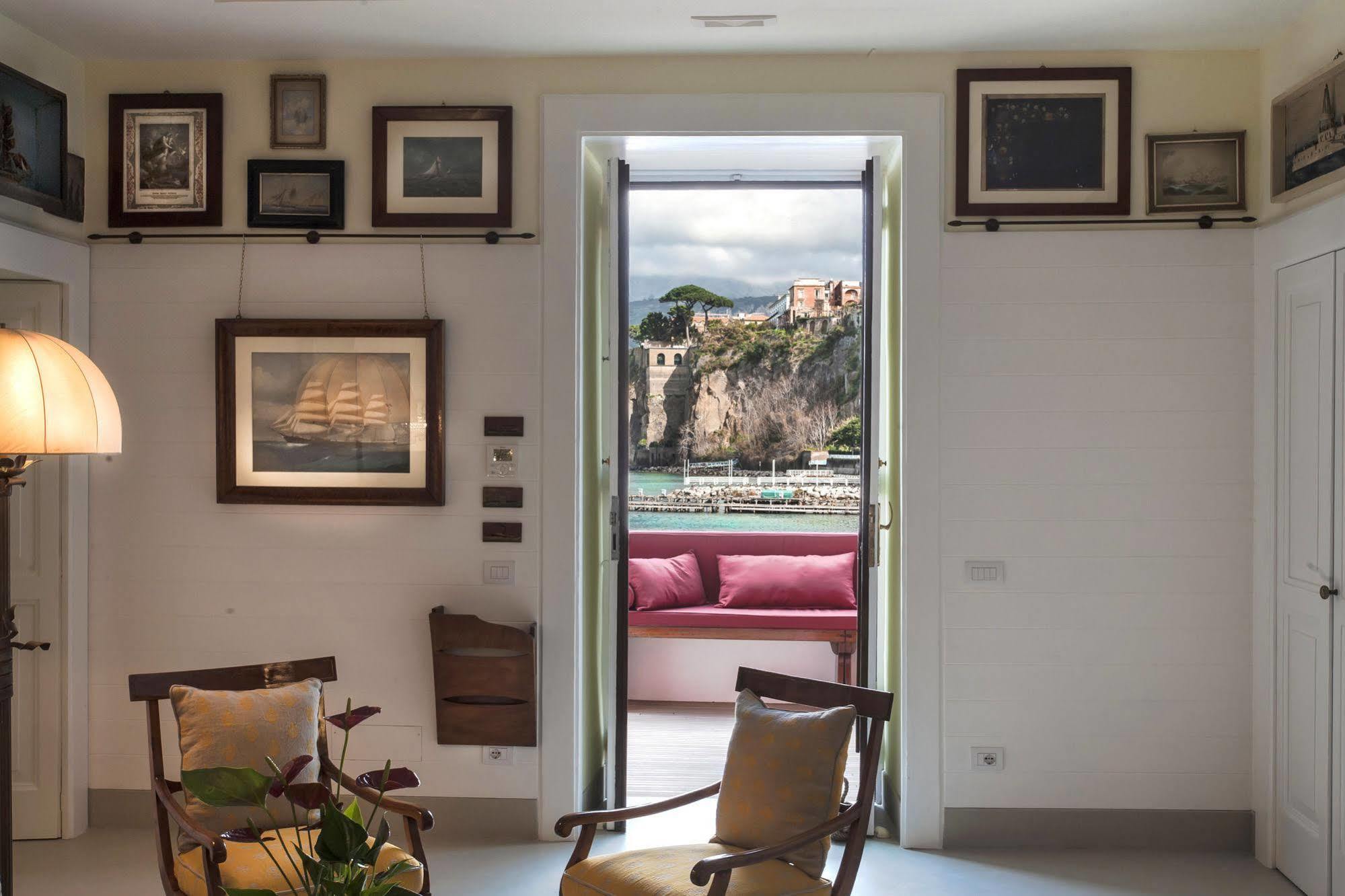 Yacht Club Capo Cervo Suites B&B Sorrento Exterior photo